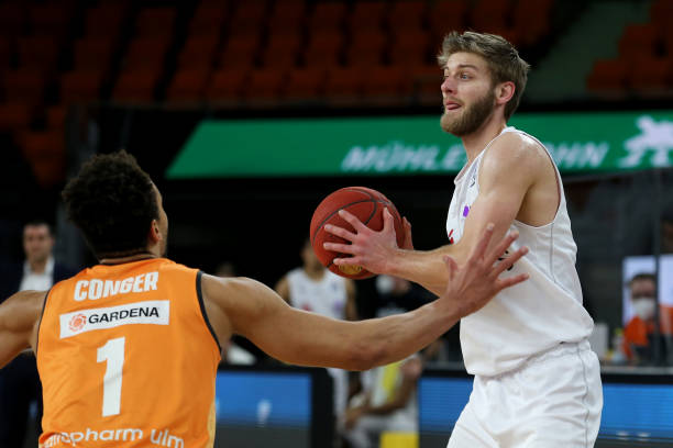 更是一个 更是一个